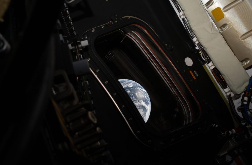 Od Apollo 8 po Artemis II – kosmiczna lekcja o kruchości naszego świata